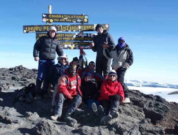 Topdagen: Gilmans Point 5.700 meter og Uhuru Peak 5.895 meter