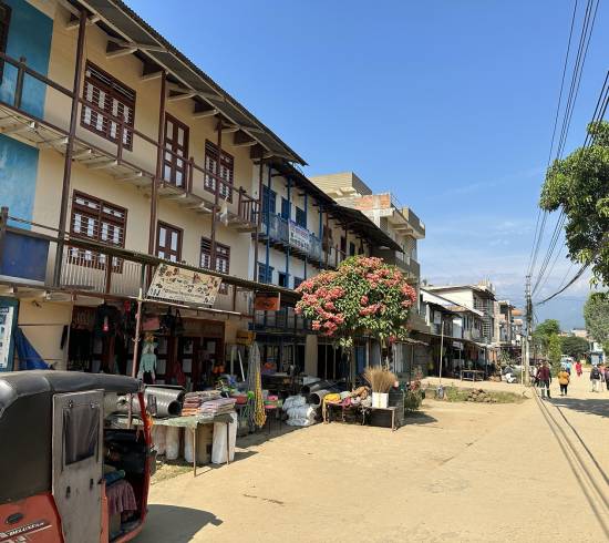 Fra Tumlingtar til Num