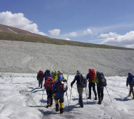 Akklimatisering og bestigning af  Nairandal 4.180 meter