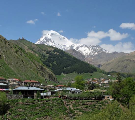 Kazbegi, Mt. Kazbek storslået udsyn over Kaukasus bjergene