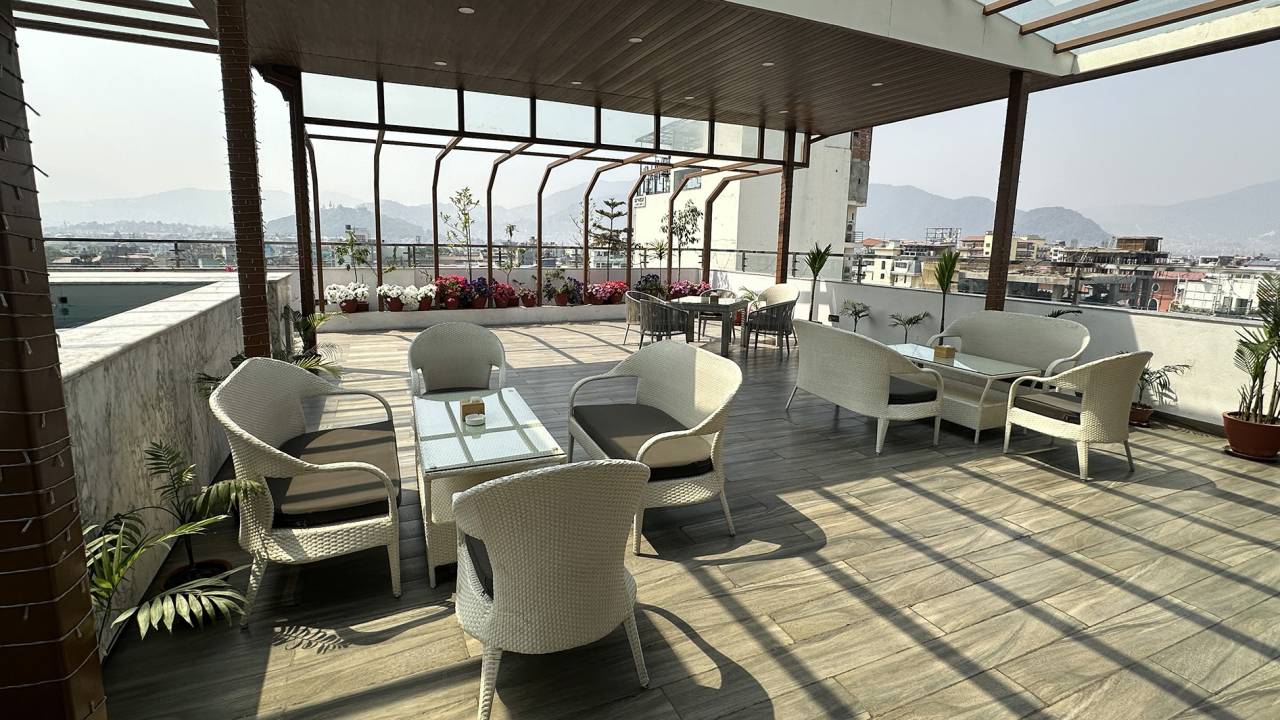 Lo Mustang Boutique hotel Kathmandu   tagterrasse