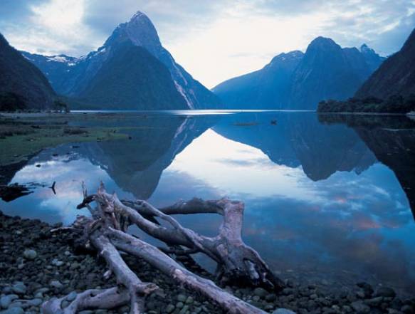 Milford-Sound-trekking