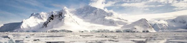 Udsigt fra båden på Antarktis