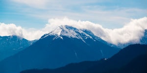 Bhutan ligger i skyggen af verdens længste bjergkæde Himalaya