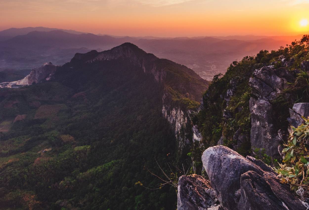 Se de smukke hulser i Gunung Mulu Nationalpark på din rundrejse i Borneo