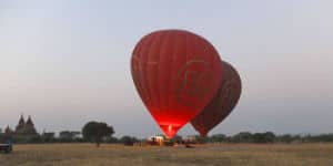 Du kan komme på ballontur i Bagan på din rejse til Myanmar