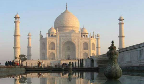 Oplev smukke Taj Mahal på din rejse til Indien