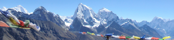 Oplev de buddhistiske bedeflag på toppen af Kala Pattar