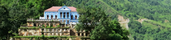 Der er mange smukke monumenter at besøge, når du trekker ved Manaslu i Nepal