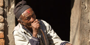 Ældre mand i byen Newar