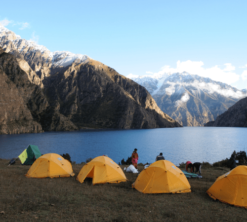 Lejr ved søen i Dolpo regionen