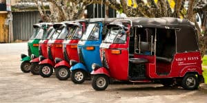 På Sri Lanka kan du køre i tuk tuk