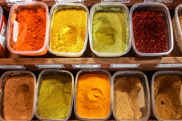 Der findes mange krydderhaver i Sri Lanka