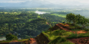 Fra Sigiriya kan du se ud over Sri Lankas smukke natur