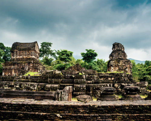 Se de smukke templer og ruiner i Vietnam