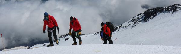 Tag på bjergbestigning i Kaukasus