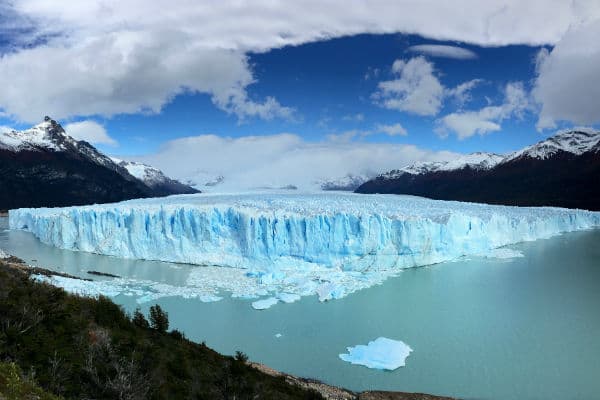 På en rejse til Argentina kan du trekke på den enorme gletsjer Perito Moreno